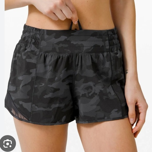 lululemon athletica Pants - Lululemon Black Camo Low-Rise Hotty Hot Shorts 4”